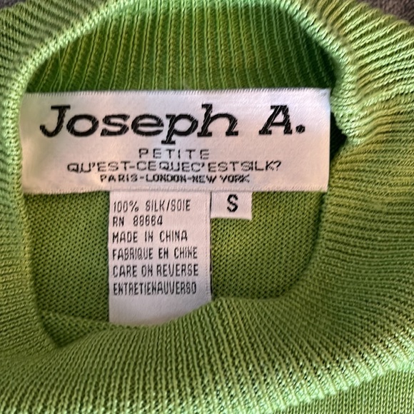 Joseph A, 100% silk, short sleeve sweater, size small, petite. (23-122) - Picture 5 of 6